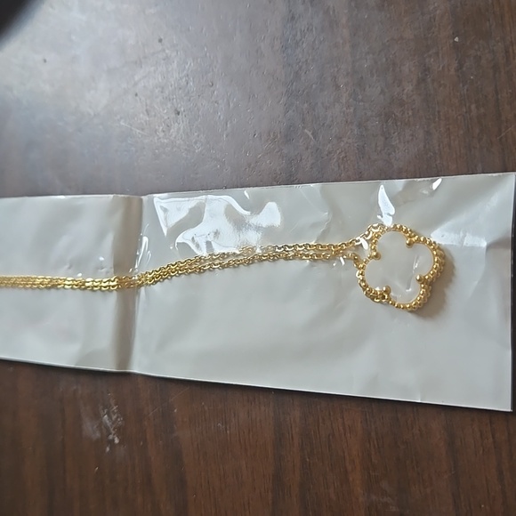NIP Clover leaf necklace - Picture 1 of 6